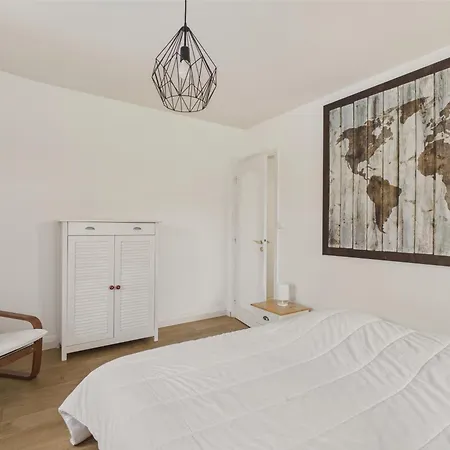 Feriehus Piscine Chauffee, Grand Jardin, Maison Pour 8 Pleuven